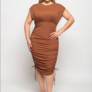 Curvy ruched midi dress